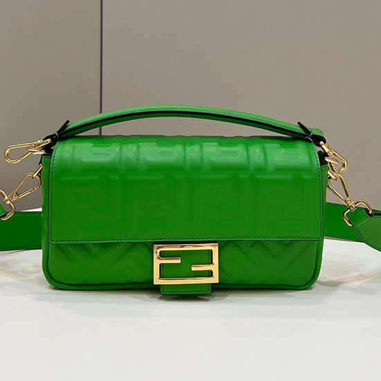 Fendi Baguette กระเป๋าหนังขนาดกลางสีเขียว F0135