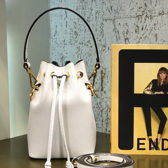 Fendi กระเป๋าทรงถัง Mon Tresor ขนาดเล็กสีขาว F80101