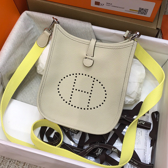 Hermes Togo Leather Mini กระเป๋า Evelyne สีครีม H05634