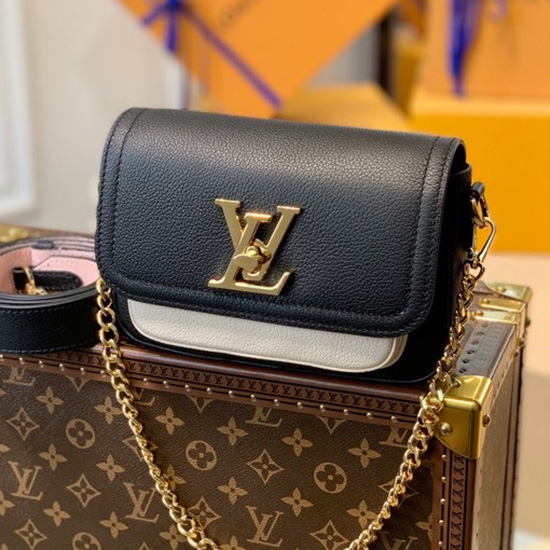 Louis Vuitton Lockme เทนเดอร์แบล็ค M58557