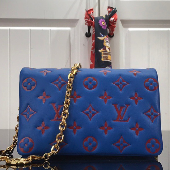 Louis Vuitton Pochette Coussin สีน้ำเงิน M80742