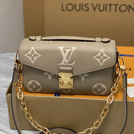 Louis Vuitton Pochette Metis อีสต์เวสต์ M23081