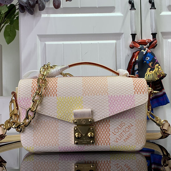 Louis Vuitton Pochette Metis อีสต์เวสต์ M40749