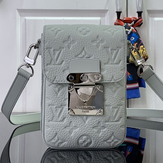 Louis Vuitton S-lock กระเป๋าสตางค์สวมใส่แนวตั้ง M82568