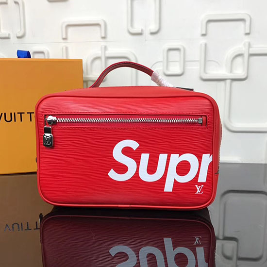 กระเป๋าคลัทช์ Louis Vuitton Supreme X สีแดง M10141