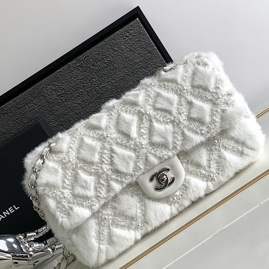 กระเป๋าสะพายกลาง Chanel Wool Classic สีขาว As6868