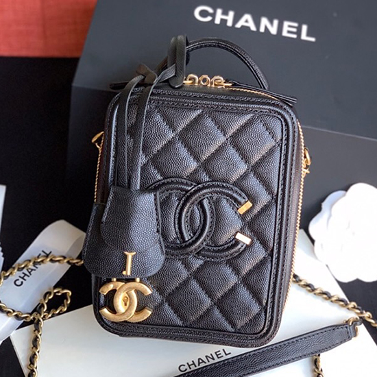 กระเป๋าใส่เครื่องแป้งหนังลูกวัวลาย Chanel สีดำ A08181