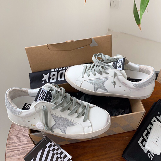 รองเท้าผ้าใบหนังลูกวัว Golden Goose Gg07703