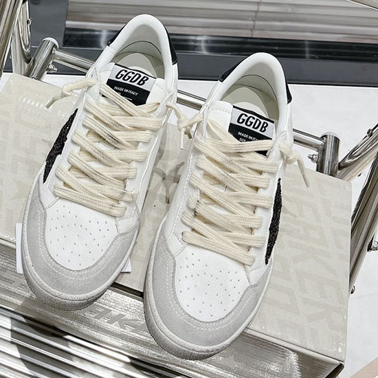 รองเท้าผ้าใบหนังลูกวัว Golden Goose Sng082608